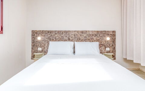 Terracorte Villa: Diseño De Interiores, Suelo, Habitación, Linos, Lecho, Cama, Arreglo De Tubería, Hotel, Sábana