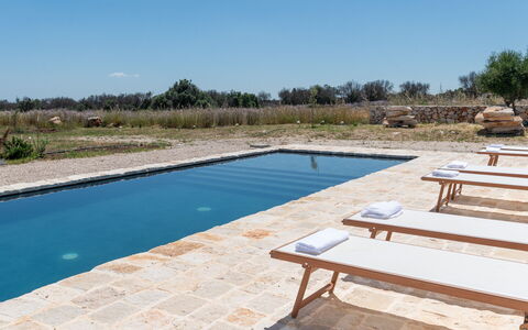 Terracorte Villa: Piscina, Material Compuesto, Mueble Para Exteriores, Sunlounger, Reflexión, Piscina De Reflejo, Recurso, Losa, Sillón