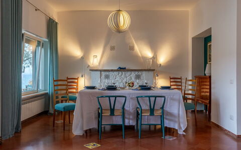 Villa Fior di Roccia: Mueble, Diseño De Interiores, Piso, Techo, Suelo, Mesa, Encendiendo, Habitación, Silla, Comedor