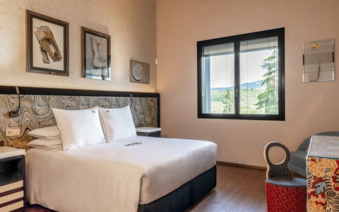 Villa Bocchi: Habitación, Cama, Sábana, Diseño De Interiores, Mueble, Lecho, Marco De La Cama, Almohada, Arrojar La Almohada, Linos