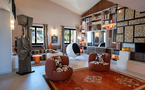 Villa Bocchi: Mueble, Diseño De Interiores, Piso, Madera, Sala, Suelo, Encendiendo, Techo, Habitación, Casa