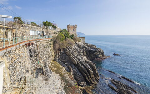 Focaincontromano Seaview, Genova: Cuerpo De Agua, Costa, Mar, Costeras Y Los Accidentes Geográficos Oceánico, Verano, Oceano, Terreno, Promontorio, Apuntalar, Promontorio