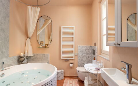 Villa Elisa: Baño, Diseño De Interiores, Arreglo De Tubería, Piso, Pared, Suelo, Bañera, Grifo, Lavabo Del Baño, Lavabo