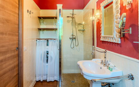 Dervio 623: Baño, Arreglo De Tubería, Diseño De Interiores, Piso, Suelo, Plomería, Encendiendo, Espejo, Puerta, Casa