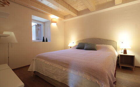 Casa Tomà Mountain View Cortina: Cama, Mueble, Diseño De Interiores, Habitación, Pared, Suelo, Piso, Sábana, Madera, Techo