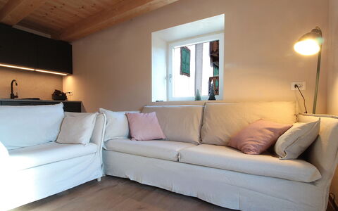 Casa Tomà Mountain View Cortina: Mueble, Sofá, Piso, Diseño De Interiores, Suelo, Madera, Sala, Suelos De Madera, Amortiguar, Casa
