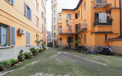 Suite Meda: Edificio, Pared, Ventana, Barrio, Arquitectura, Departamento, Barrio Residencial, Diseño Urbano, Condominio, Balcón