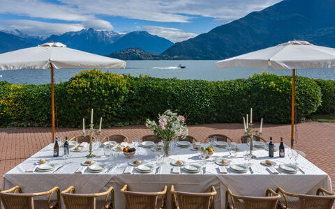 Besanina: Mueble, Mesa, Restaurante, Silla, Manteles, Mar, Cordillera, Habitación Central, Cena De Ensayo