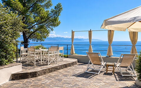 Portofino Luxury Villa – Private Sea Access & Car-: Costeras Y Los Accidentes Geográficos Oceánico, Mar, Mueble Para Exteriores, Costa, Sombra, Recurso, Silla, Oceano, Eco Hotel, Apuntalar