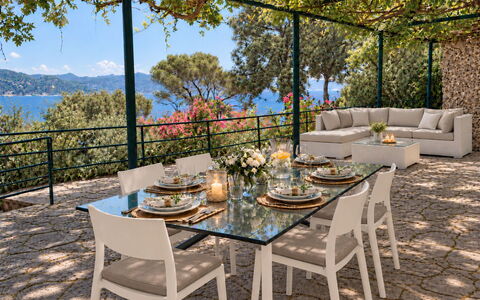 Portofino – Private Sea Access & Car-Free Luxury H: Mueble, Mesa, Silla, Mueble Para Exteriores, Cocina Y Comedor Mesa, Mesa Al Aire Libre, Restaurante, Comedor, Patio, Jardín