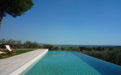 Castelprile: Azul, Piscina, Material Compuesto, Reflexión, Sombra, Piscina De Reflejo, Fuente De Agua