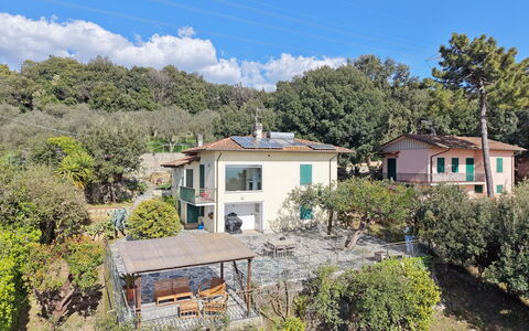 Villa Il Giardino: Barrio Residencial, Arbusto, Área Rural, Casa, Cabaña, Suburbio, Inmuebles, Pueblo, Balcón, Pueblo De Montaña