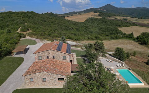 Villa Il Noccioleto: Casa, Inmuebles, Casa, Cabaña, Techo, Casa De Campo, Piscina, Villa, Pueblo, Hacienda