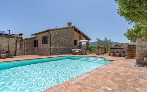 Casale Nido: Piscina, Villa