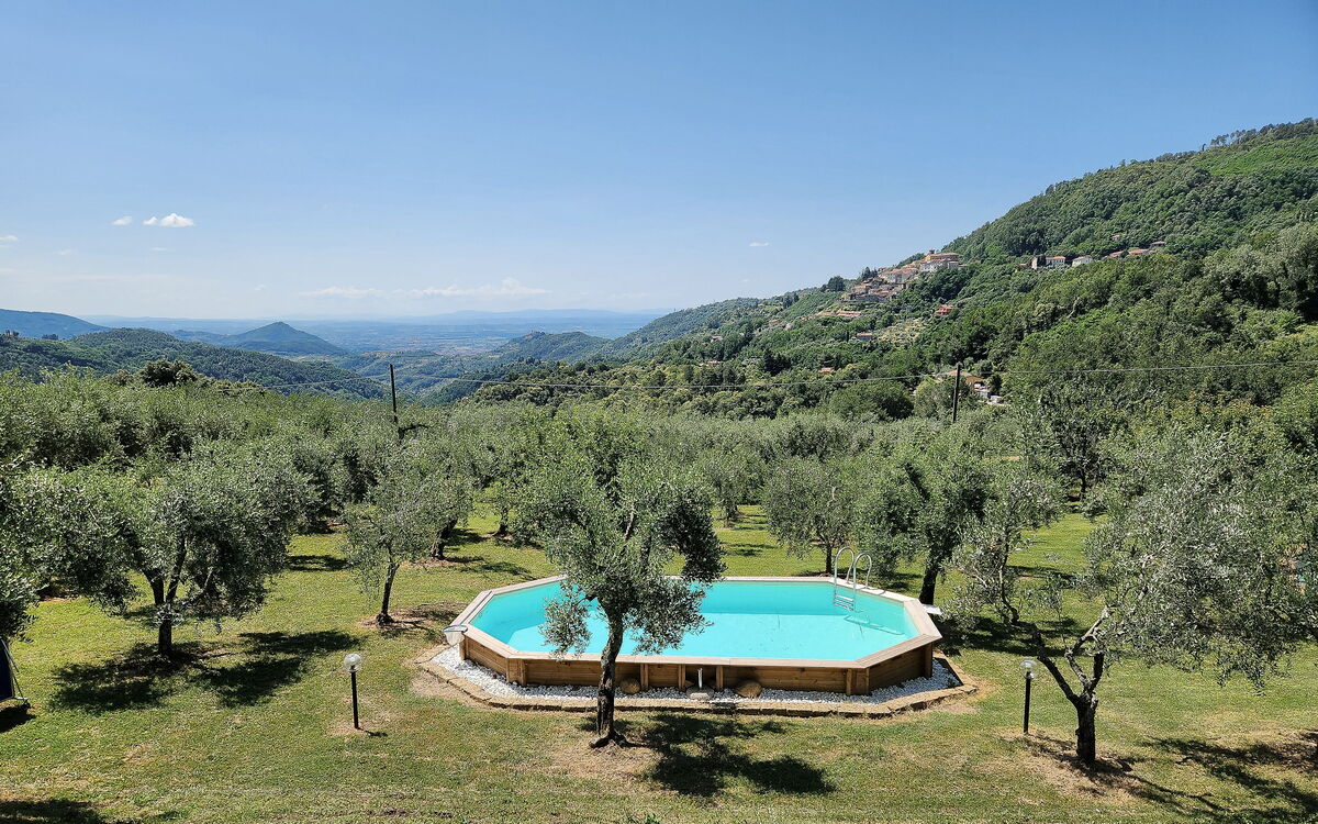 La Casa Rossa, Shared Pool, Marliana
