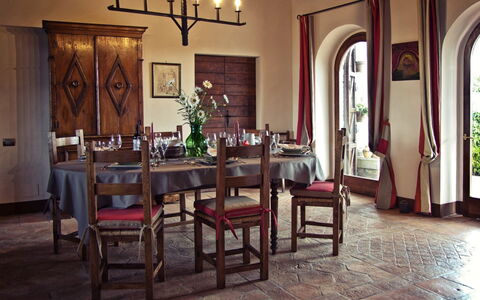 Selvamica: Mueble, Diseño De Interiores, Mesa, Piso, Silla, Madera, Comedor, Suelo, Cocina Y Comedor Mesa, Encendiendo