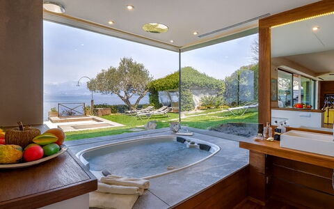 Isa Villa: Mueble, Diseño De Interiores, Recurso, Arreglo De Tubería, Bañera, Silla, Piscina, Techo, Planta De Casa