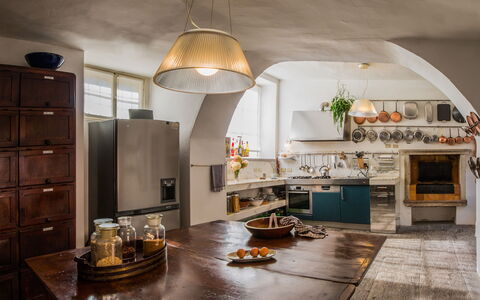 Romantica 16: Mueble, Diseño De Interiores, Cocina, Piso, Mostrador, Encendiendo, Lámpara, Techo, Habitación, Gabinetes