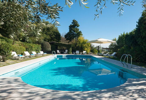 Galero: Piscina, Azul, Mueble Para Exteriores, Recurso, Sunlounger, Sombra, Eco Hotel, Thermae, Paraguas, Paisajismo