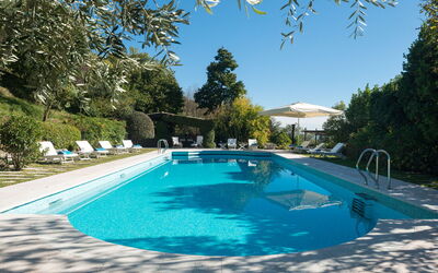 Galero: Piscina, Azul, Mueble Para Exteriores, Recurso, Sunlounger, Sombra, Eco Hotel, Thermae, Paraguas, Paisajismo