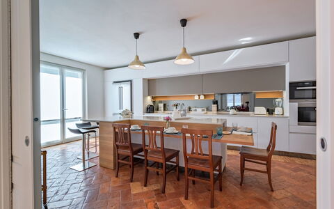 Angela Villa: Mueble, Diseño De Interiores, Piso, Cocina, Suelo, Mostrador, Madera, Silla, Techo, Cocina Y Comedor Mesa