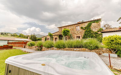 Chateau la Siroque: Piscina, Recurso, Jardín, Eco Hotel, Inmuebles, Casa De Campo, Hacienda, Patio, Villa, Thermae