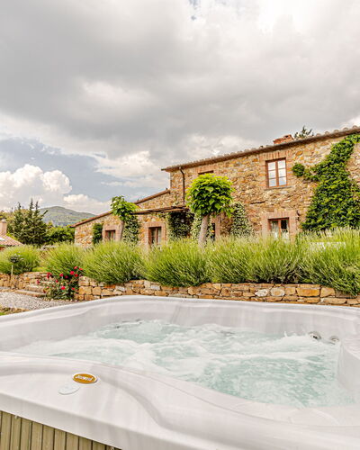 Chateau la Siroque: Piscina, Recurso, Jardín, Eco Hotel, Inmuebles, Casa De Campo, Hacienda, Patio, Villa, Thermae