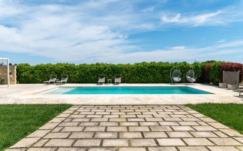 Masseria Ficalindia: Azul, Piscina, Jardín, Material Compuesto, Mueble Para Exteriores, Ocio, Recurso, Paisajismo, Sombra, Fuente De Agua