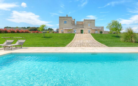 Masseria Ficalindia: Azul, Piscina, Inmuebles, Césped, Jardín, Paisajismo, Villa, Yarda, Mansión, Casa De Campo