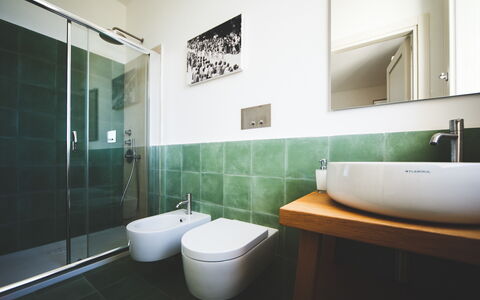 Masseria Ficalindia: Piso, Suelo, Arreglo De Tubería, Diseño De Interiores, Baño, Loseta, Plomería, Grifo, Techo, Lavabo Del Baño