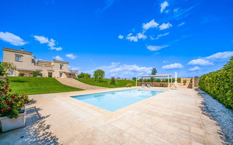 Masseria Ficalindia: Azul, Jardín, Inmuebles, Paisajismo, Piscina, Césped, Mansión, Villa, Parque, Yarda