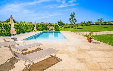 Masseria Ficalindia: Piscina, Mueble Para Exteriores, Losa, Recurso, Material Compuesto, Jardín, Sombra, Paisajismo, Loseta, Eco Hotel