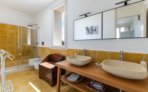 Masseria Ficalindia: Diseño De Interiores, Piso, Suelo, Arreglo De Tubería, Pared, Baño, Lavabo Del Baño, Madera, Lavabo, Grifo