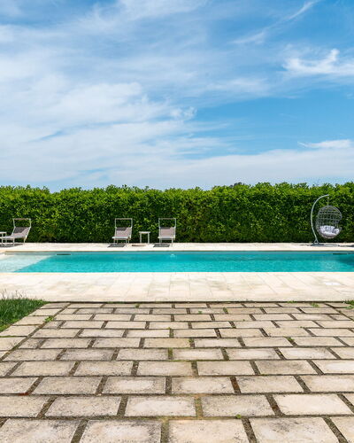 Masseria Ficalindia: Azul, Piscina, Jardín, Material Compuesto, Mueble Para Exteriores, Ocio, Recurso, Paisajismo, Sombra, Fuente De Agua