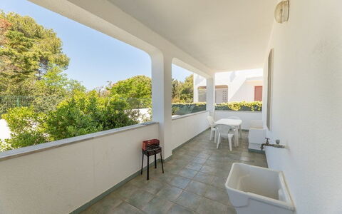 Villetta Bluette, Marina di Mancaversa: Techo, Piso, Suelo, Sombra, Inmuebles, Balcón, La Luz Del Día, Yeso, Villa, Ático