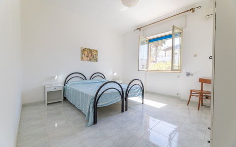 Villetta Bluette, Marina di Mancaversa: Piso, Suelo, Diseño De Interiores, Techo, Departamento, Habitación, Suelos De Madera, Habitación, Cama, Madera Dura