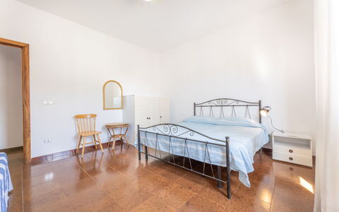 Appartamento Smeraldo, Gallipoli: Piso, Suelo, Diseño De Interiores, Cama, Habitación, Techo, Habitación, Sábana, Marco De La Cama, Lecho
