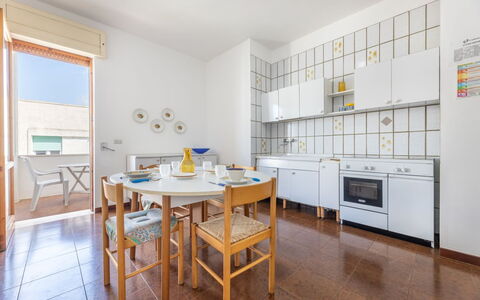 Appartamento Smeraldo, Gallipoli: Piso, Diseño De Interiores, Suelo, Departamento, Habitación, Techo, Silla, Manchas De Madera, Cocina Y Comedor Mesa, Cocina
