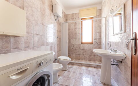 Appartamento Smeraldo, Gallipoli: Piso, Suelo, Diseño De Interiores, Techo, Arreglo De Tubería, Baño, Habitación, Departamento, Lavabo, Baño