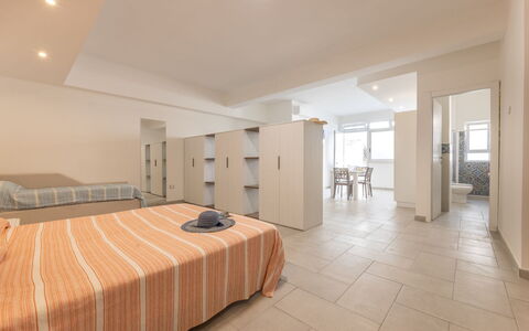 Appartamento Monomare, Gallipoli: Suelo, Piso, Diseño De Interiores, Techo, Madera, Mueble, Habitación, Habitación, Cama, Departamento