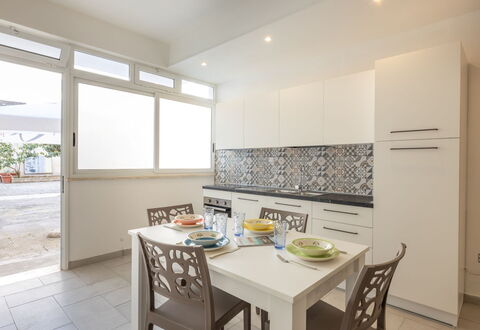 Appartamento Monomare, Gallipoli: Piso, Diseño De Interiores, Suelo, Mueble, Cocina, Mostrador, Electrodoméstico, Techo, Departamento, Habitación