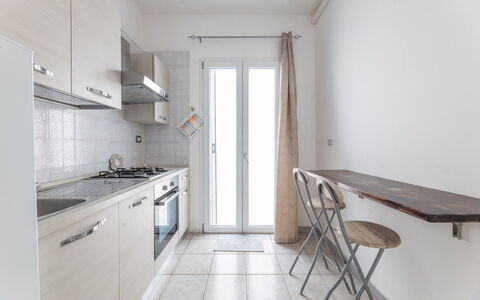 Casa Marinella, Marina di Mancaversa: Piso, Madera, Mueble, Suelo, Diseño De Interiores, Cocina, Mostrador, Electrodoméstico, Casa, Departamento