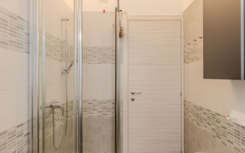 Domaso 703: Piso, Suelo, Diseño De Interiores, Baño, Arreglo De Tubería, Plomería, Habitación, Loseta, Techo