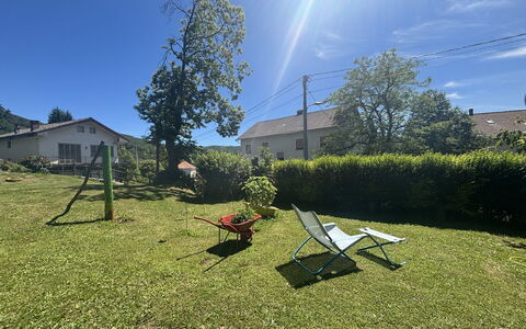 Apartment, Garden, Beigua Unesco Global Geopark: El Terreno Del Lote, Césped, Jardín, Yarda, Cabaña, Patio Interior, Sombra, Mueble Para Exteriores, Paisajismo, Casa De Campo