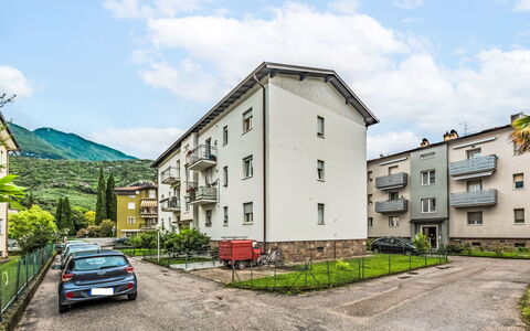 Livia: Edificio, Barrio Residencial, Barrio, Casa, Casa, Asentamientos Humanos, Departamento, Suburbio, Balcón, Entrada De Coches