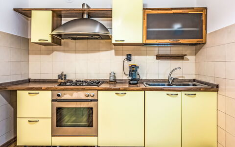 Livia: Madera, Diseño De Interiores, Electrodoméstico, Gabinetes, Aparato De Cocina, Habitación, Cocina, Departamento, Cajón, Estufa De Cocina