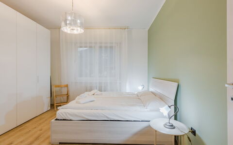 Livia: Mueble, Diseño De Interiores, Suelo, Piso, Pared, Cama, Habitación, Madera, Techo, Habitación