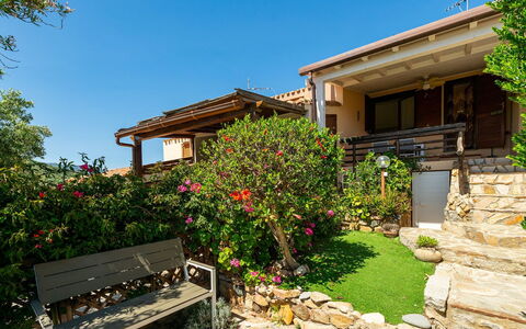 Casetta nel Blu: Arbusto, Jardín, Sombra, Paisajismo, Eco Hotel, Losa, Inmuebles, Maceta, Hacienda