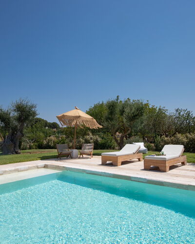 Trulli Valle D'Itria - Martina Franca: Piscina, Recurso, Jardín, Paisajismo, Sombra, Fuente De Agua, Inmuebles, Ocio, Hacienda, Eco Hotel