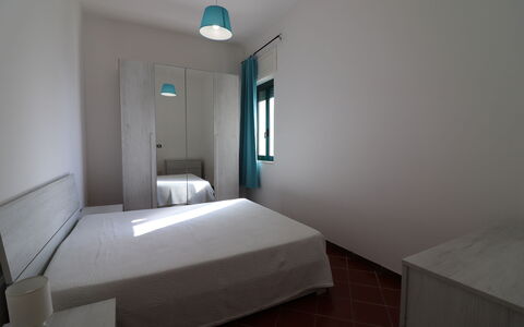 Giulia: Piso, Suelo, Diseño De Interiores, Mueble, Techo, Encendiendo, Habitación, Departamento, Habitación, Cama
